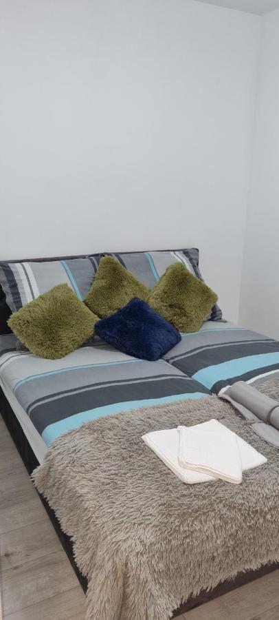 Apartament Unibal ชเตชชีแนค ภายนอก รูปภาพ